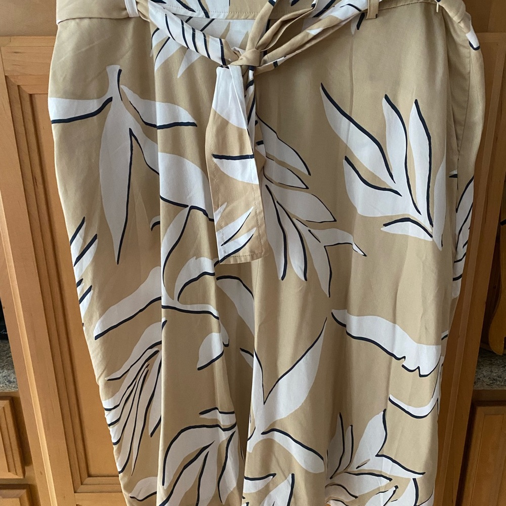 LOFT Tan and White Patterned Skirt